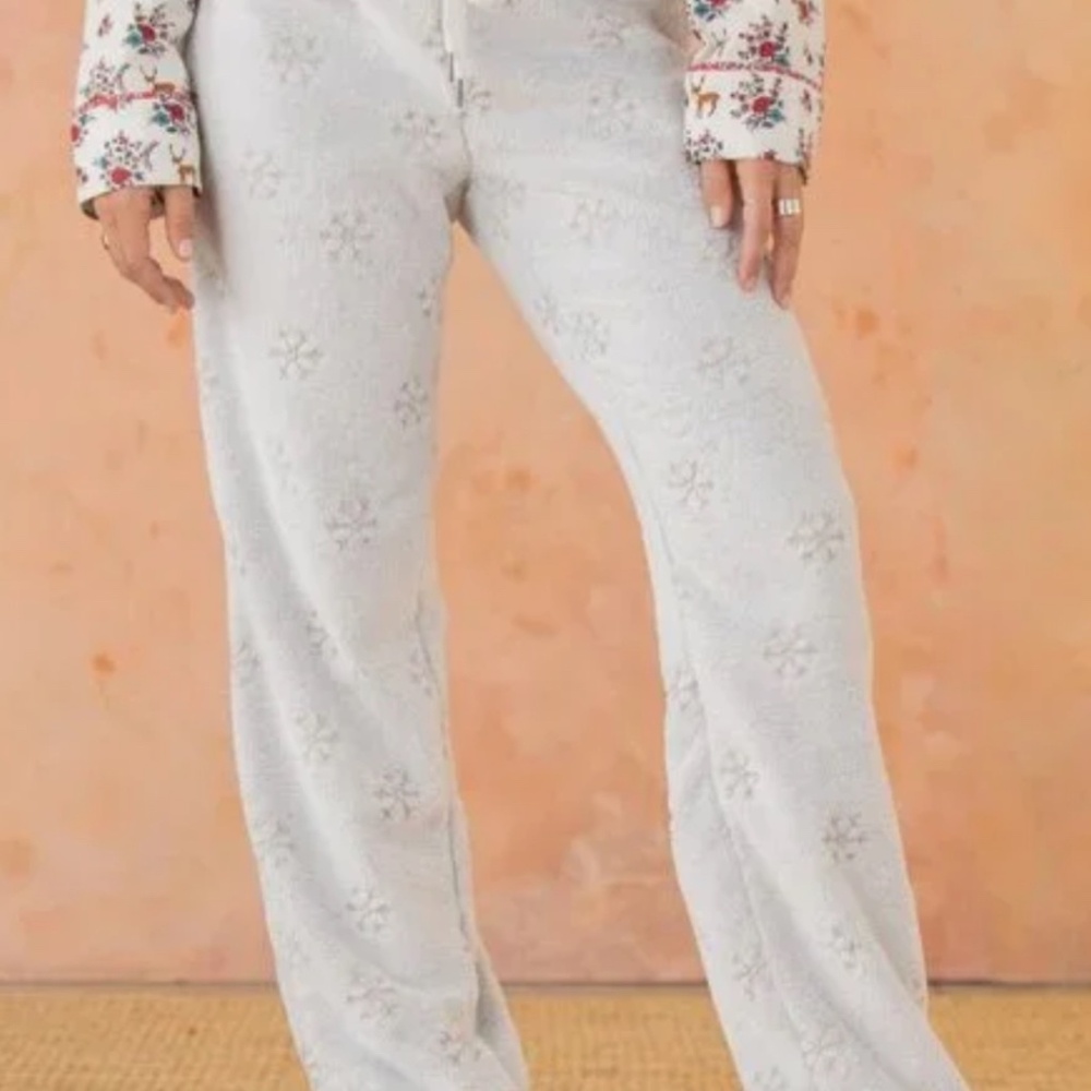 Dylan Pearl Gray Cozy Drawstring Lounge Pants with Snowflake Design-NWT - Picture 2 of 4